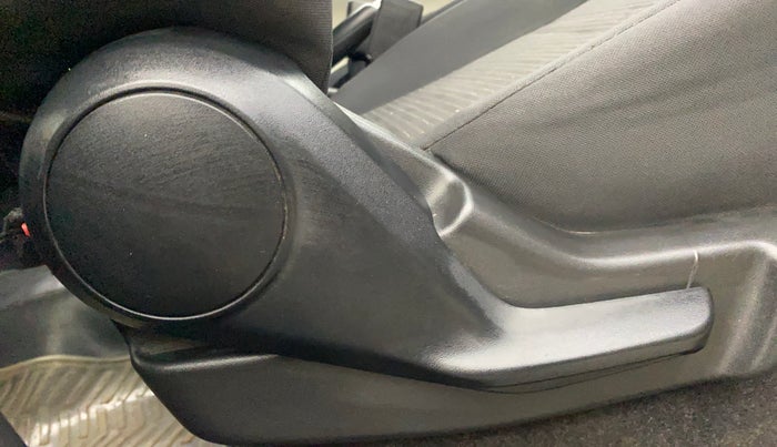 2019 Maruti IGNIS DELTA 1.2, Petrol, Manual, 1,33,253 km, Driver Side Adjustment Panel