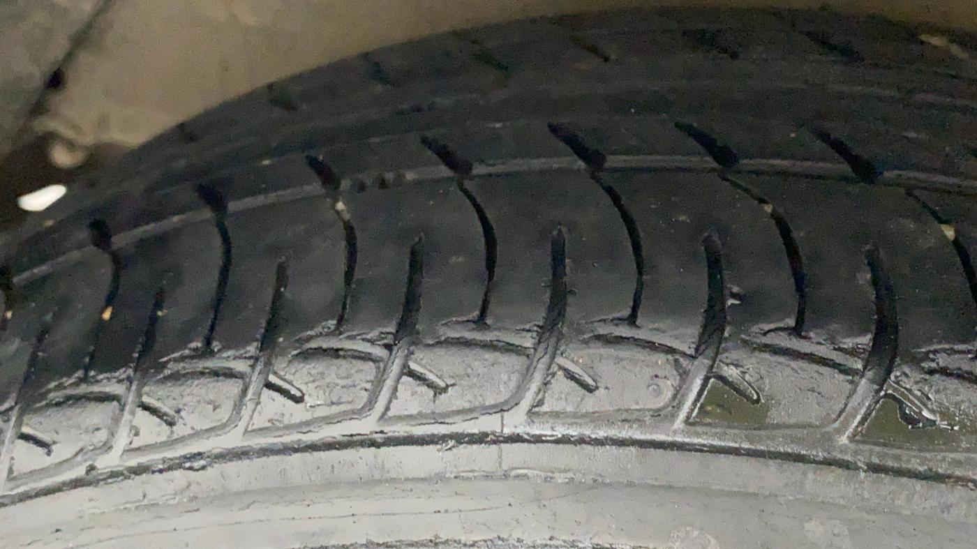 2011 Hyundai i20 MAGNA (O) 1.2, Petrol, Manual, 47,249 km, Right Rear Tyre Tread