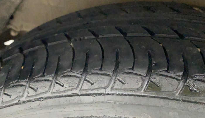 2011 Hyundai i20 MAGNA (O) 1.2, Petrol, Manual, 47,249 km, Right Rear Tyre Tread