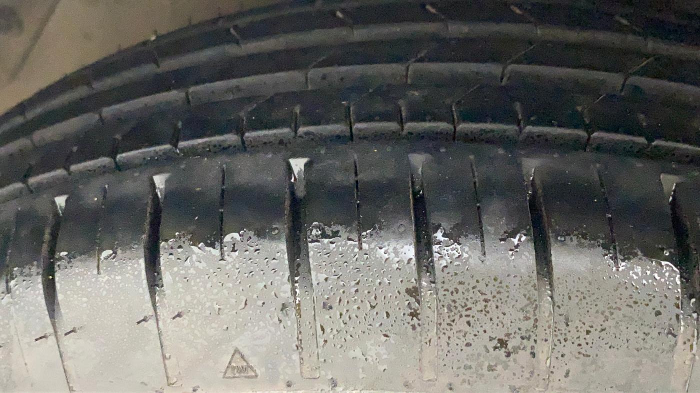 2011 Hyundai i20 MAGNA (O) 1.2, Petrol, Manual, 47,249 km, Left Front Tyre Tread