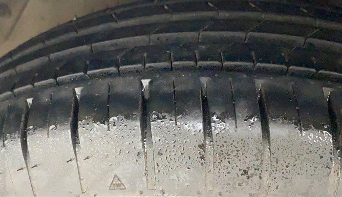 2011 Hyundai i20 MAGNA (O) 1.2, Petrol, Manual, 47,249 km, Left Front Tyre Tread