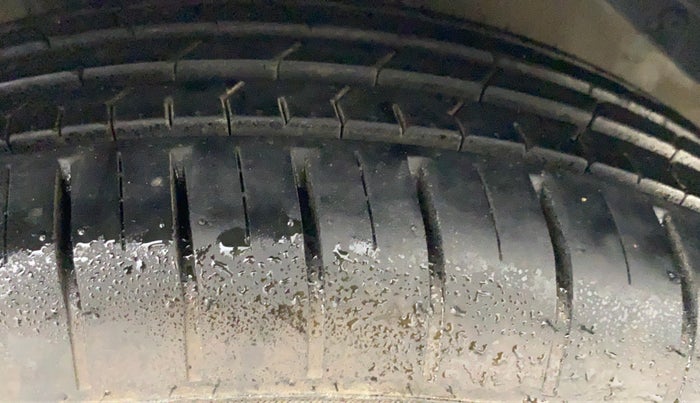 2011 Hyundai i20 MAGNA (O) 1.2, Petrol, Manual, 47,249 km, Right Front Tyre Tread