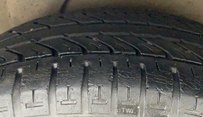 2011 Hyundai i20 MAGNA (O) 1.2, Petrol, Manual, 47,249 km, Left Rear Tyre Tread