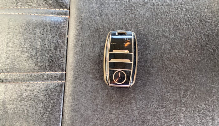 2021 KIA SONET HTX 1.0 IMT, Petrol, Manual, 52,216 km, Key Close Up