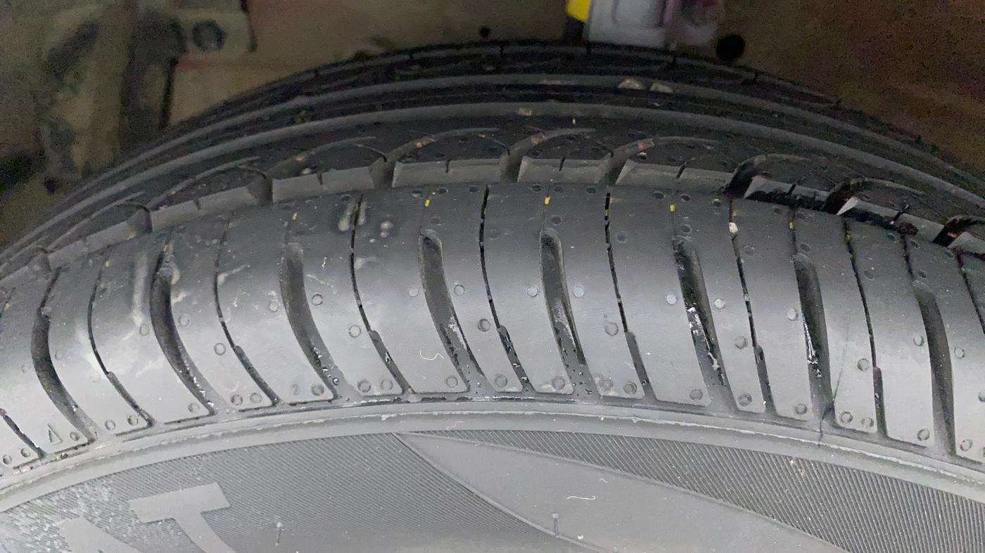 2017 Maruti Swift Dzire VXI, Petrol, Manual, 87,595 km, Left Front Tyre Tread