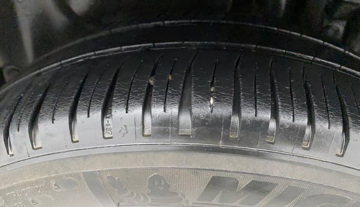 2017 Maruti Swift Dzire VXI, Petrol, Manual, 87,595 km, Left Rear Tyre Tread