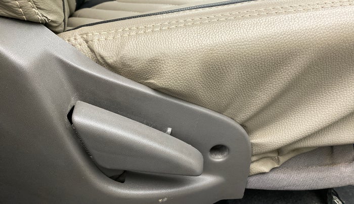 2016 Datsun Go A, Petrol, Manual, 1,16,613 km, Driver Side Adjustment Panel