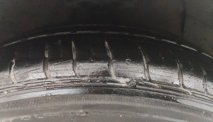 2015 Hyundai Xcent SX 1.2, Petrol, Manual, 77,712 km, Right Front Tyre Tread