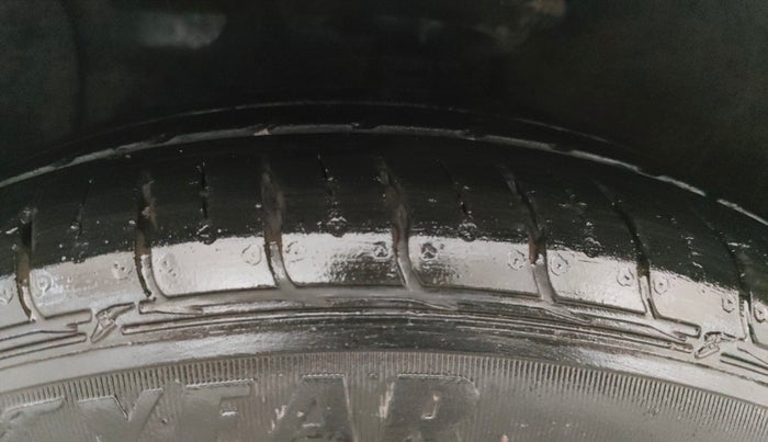 2015 Hyundai Xcent SX 1.2, Petrol, Manual, 77,712 km, Left Front Tyre Tread