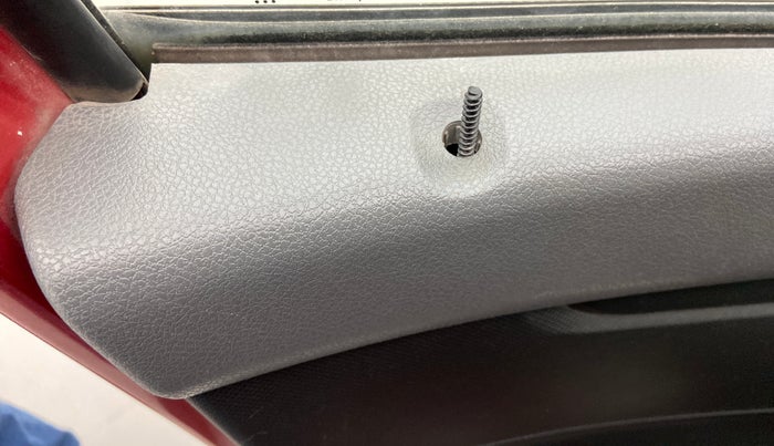 2019 Renault Kwid RXT 1.0 EASY-R AT OPTION, Petrol, Automatic, 51,376 km, Lock system - Door lock knob has minor damage