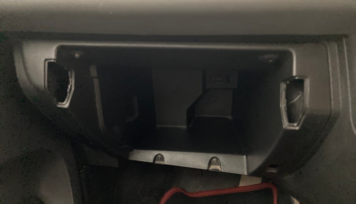 2019 Renault Kwid RXT 1.0 EASY-R AT OPTION, Petrol, Automatic, 51,376 km, Dashboard - Glove Box cover minor damage
