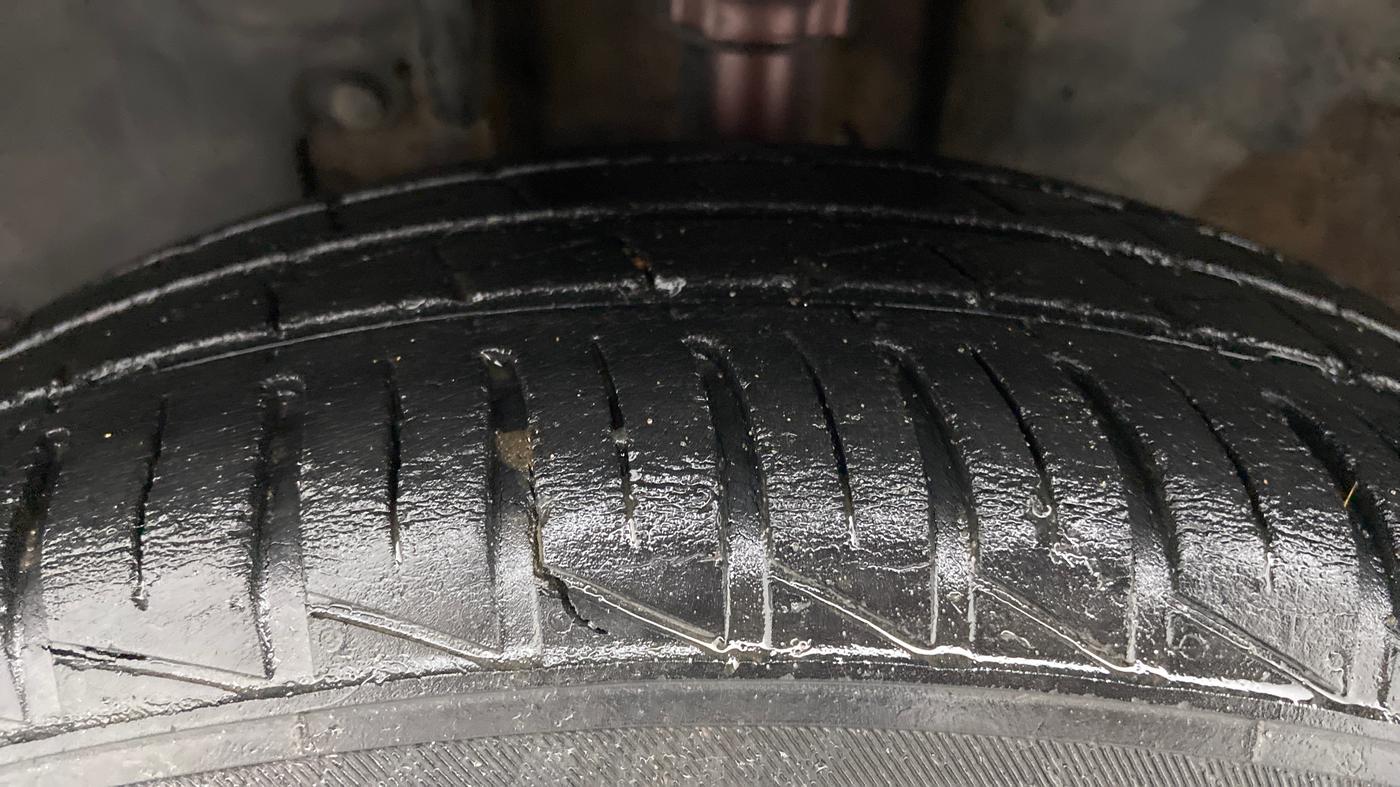 2019 Renault Kwid RXT 1.0 EASY-R AT OPTION, Petrol, Automatic, 51,376 km, Left Front Tyre Tread