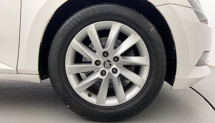 2016 Skoda Superb 2.0 TDI CR LK AT, Diesel, Automatic, 47,111 km, Right Front Wheel