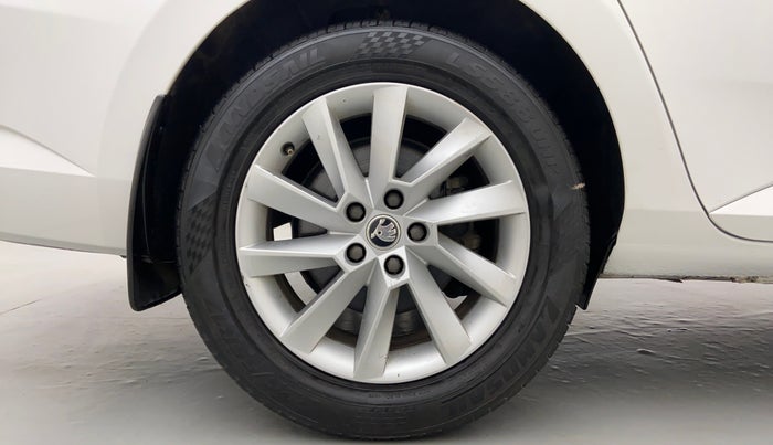 2016 Skoda Superb 2.0 TDI CR LK AT, Diesel, Automatic, 47,111 km, Right Rear Wheel