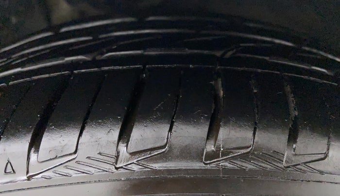 2016 Skoda Superb 2.0 TDI CR LK AT, Diesel, Automatic, 47,111 km, Right Front Tyre Tread