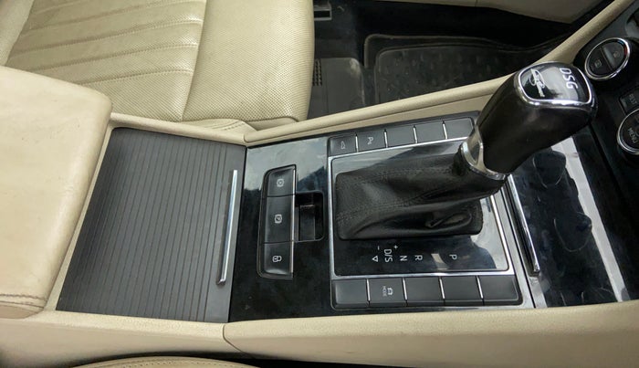 2016 Skoda Superb 2.0 TDI CR LK AT, Diesel, Automatic, 47,111 km, Gear Lever