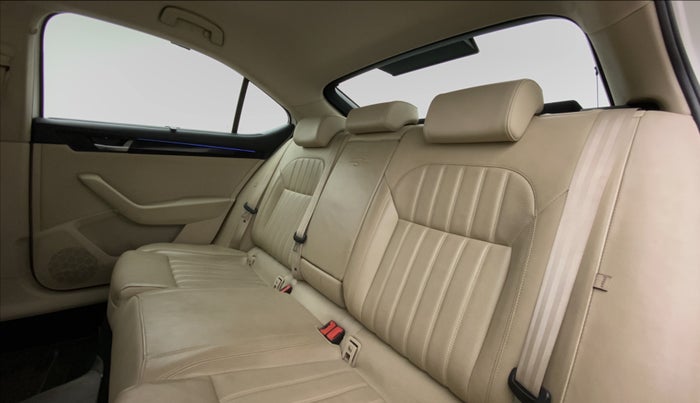 2016 Skoda Superb 2.0 TDI CR LK AT, Diesel, Automatic, 47,111 km, Right Side Rear Door Cabin
