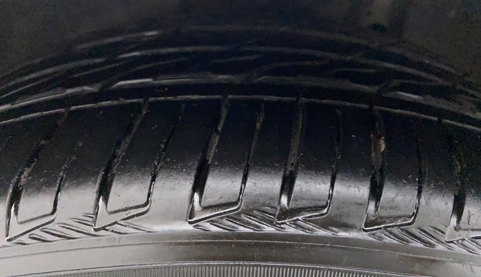 2016 Skoda Superb 2.0 TDI CR LK AT, Diesel, Automatic, 47,111 km, Left Front Tyre Tread