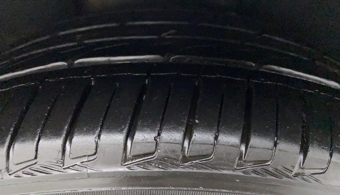 2016 Skoda Superb 2.0 TDI CR LK AT, Diesel, Automatic, 47,111 km, Left Rear Tyre Tread