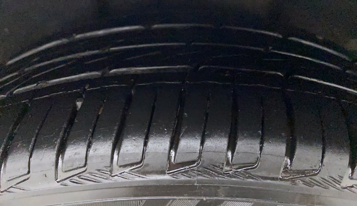 2016 Skoda Superb 2.0 TDI CR LK AT, Diesel, Automatic, 47,111 km, Right Rear Tyre Tread