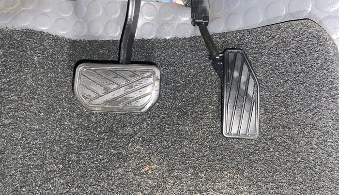 2018 Maruti Swift ZXI AMT, Petrol, Automatic, 48,561 km, Pedals