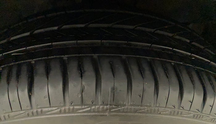 2016 Maruti Baleno DELTA PETROL 1.2, Petrol, Manual, 43,373 km, Right Front Tyre Tread