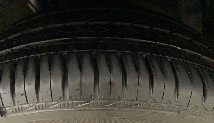 2016 Maruti Baleno DELTA PETROL 1.2, Petrol, Manual, 43,373 km, Left Rear Tyre Tread