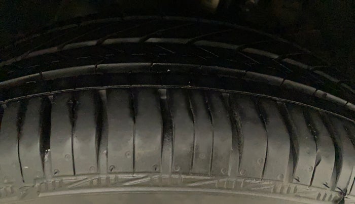2016 Maruti Baleno DELTA PETROL 1.2, Petrol, Manual, 43,373 km, Right Rear Tyre Tread