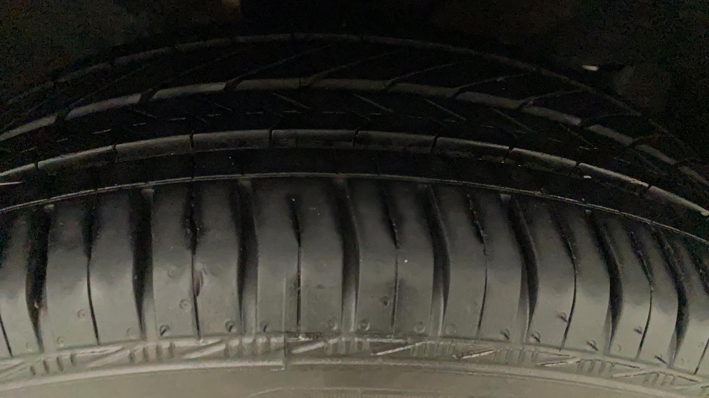 2016 Maruti Baleno DELTA PETROL 1.2, Petrol, Manual, 43,373 km, Left Front Tyre Tread