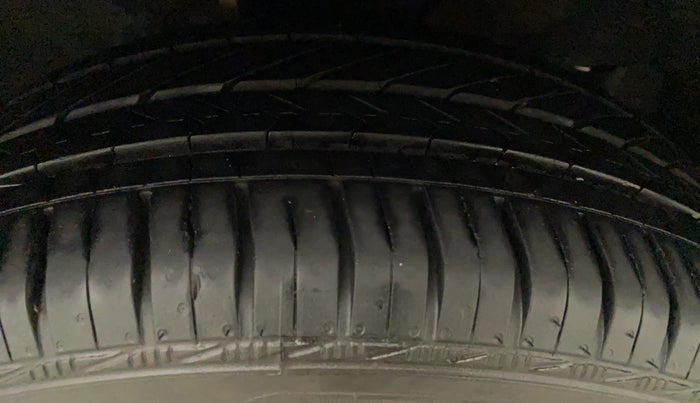 2016 Maruti Baleno DELTA PETROL 1.2, Petrol, Manual, 43,373 km, Left Front Tyre Tread
