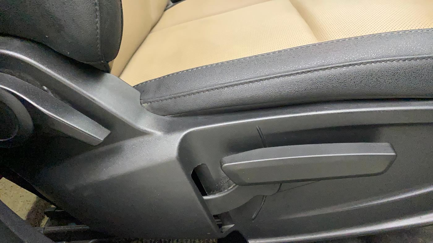 2022 Tata PUNCH CREATIVE 1.2 MT KAZIRANGA EDITION , Petrol, Manual, 14,011 km, Driver Side Adjustment Panel