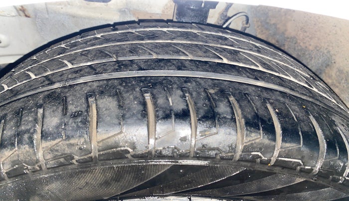 2017 Hyundai Elite i20 ASTA 1.2 (O), Petrol, Manual, 51,270 km, Left Front Tyre Tread