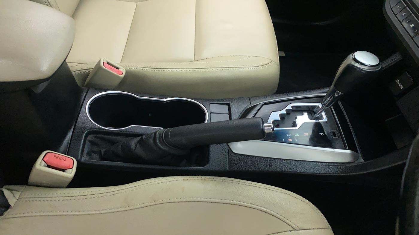 2016 Toyota Corolla Altis VL AT, Petrol, Automatic, 84,785 km, Gear Lever