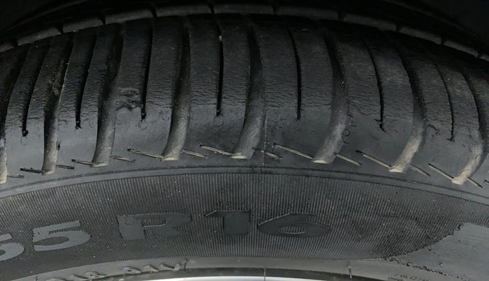 2016 Toyota Corolla Altis VL AT, Petrol, Automatic, 84,785 km, Right Front Tyre Tread