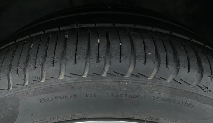 2016 Toyota Corolla Altis VL AT, Petrol, Automatic, 84,785 km, Left Front Tyre Tread