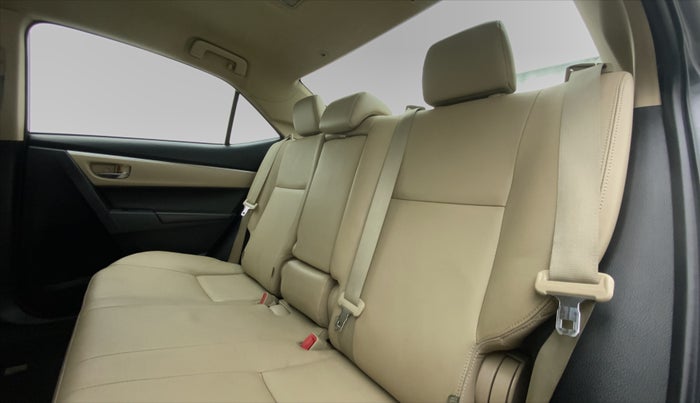 2016 Toyota Corolla Altis VL AT, Petrol, Automatic, 84,785 km, Right Side Rear Door Cabin