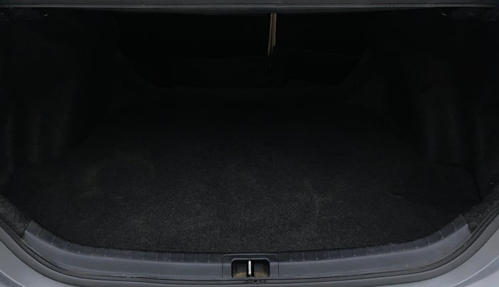 2016 Toyota Corolla Altis VL AT, Petrol, Automatic, 84,785 km, Boot Inside