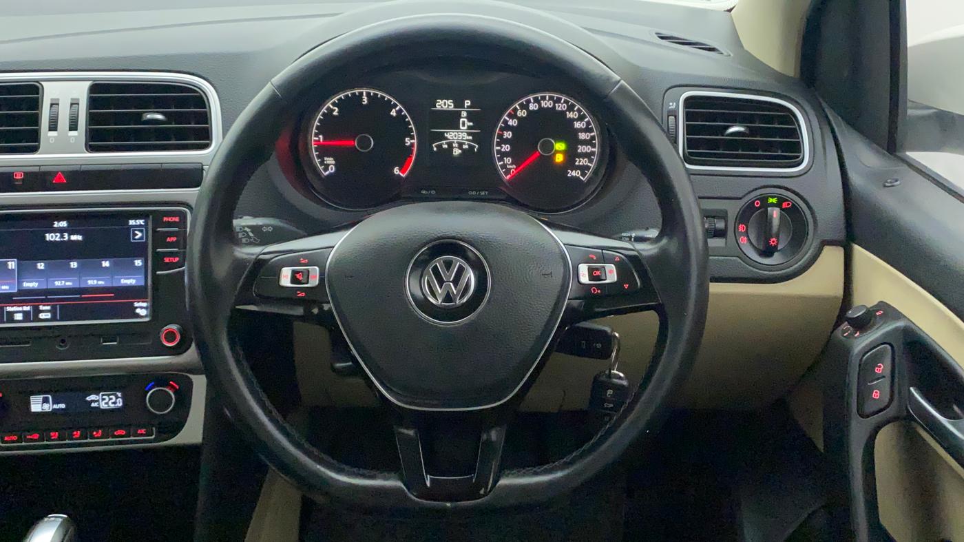 2018 Volkswagen Ameo HIGHLINE PLUS 1.5L AT 16 ALLOY, Diesel, Automatic, 42,170 km, Steering Wheel Close Up