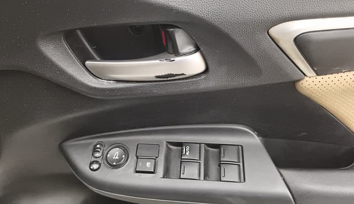 2016 Honda Jazz 1.2L I-VTEC V AT, Petrol, Automatic, 1,46,324 km, Driver Side Door Panels Control