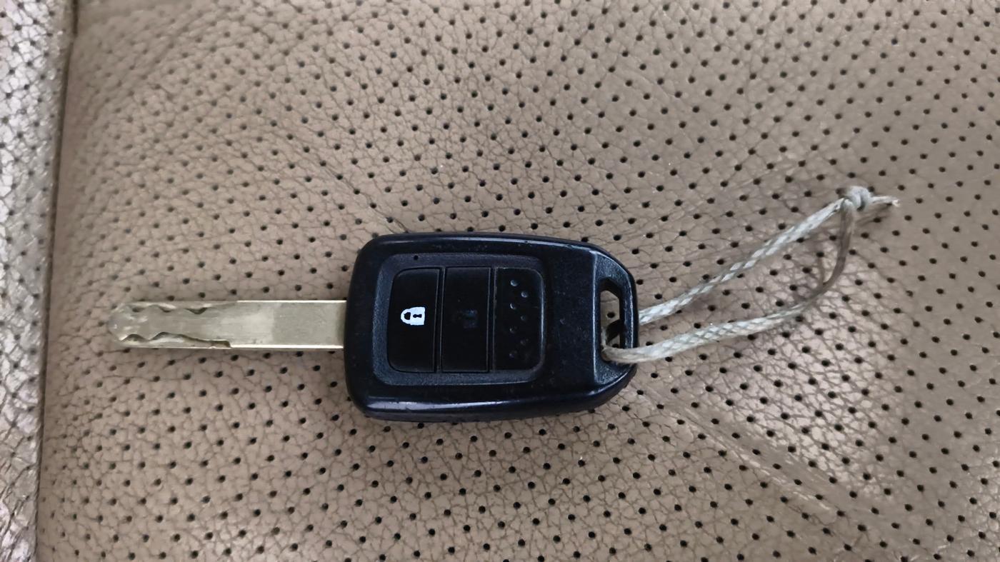 2016 Honda Jazz 1.2L I-VTEC V AT, Petrol, Automatic, 1,46,324 km, Key Close Up