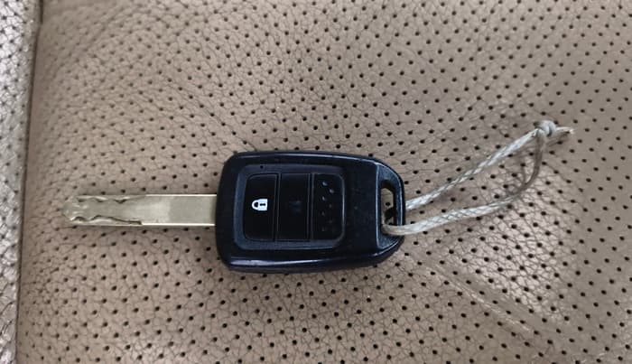 2016 Honda Jazz 1.2L I-VTEC V AT, Petrol, Automatic, 1,46,324 km, Key Close Up