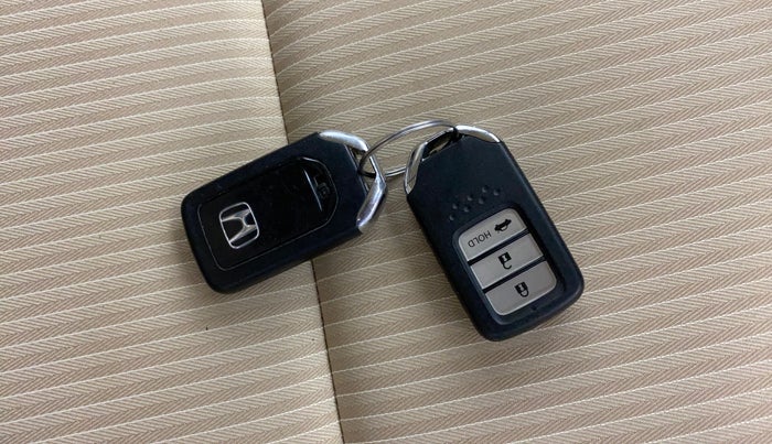 2021 Honda Amaze 1.2L I-VTEC VX CVT, Petrol, Automatic, 30,897 km, Key Close Up