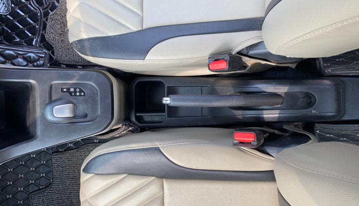 2024 Maruti New Wagon-R VXI 1.0 AMT, Petrol, Automatic, 8,858 km, Gear Lever