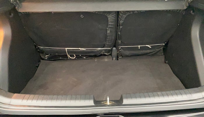 2016 Hyundai Elite i20 ASTA 1.2 (O), Petrol, Manual, 64,574 km, Boot Inside