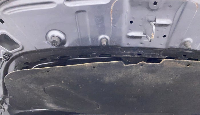 2021 Tata ALTROZ XZ DIESEL, Diesel, Manual, 63,776 km, Bonnet (hood) - Insulation cover has minor damage