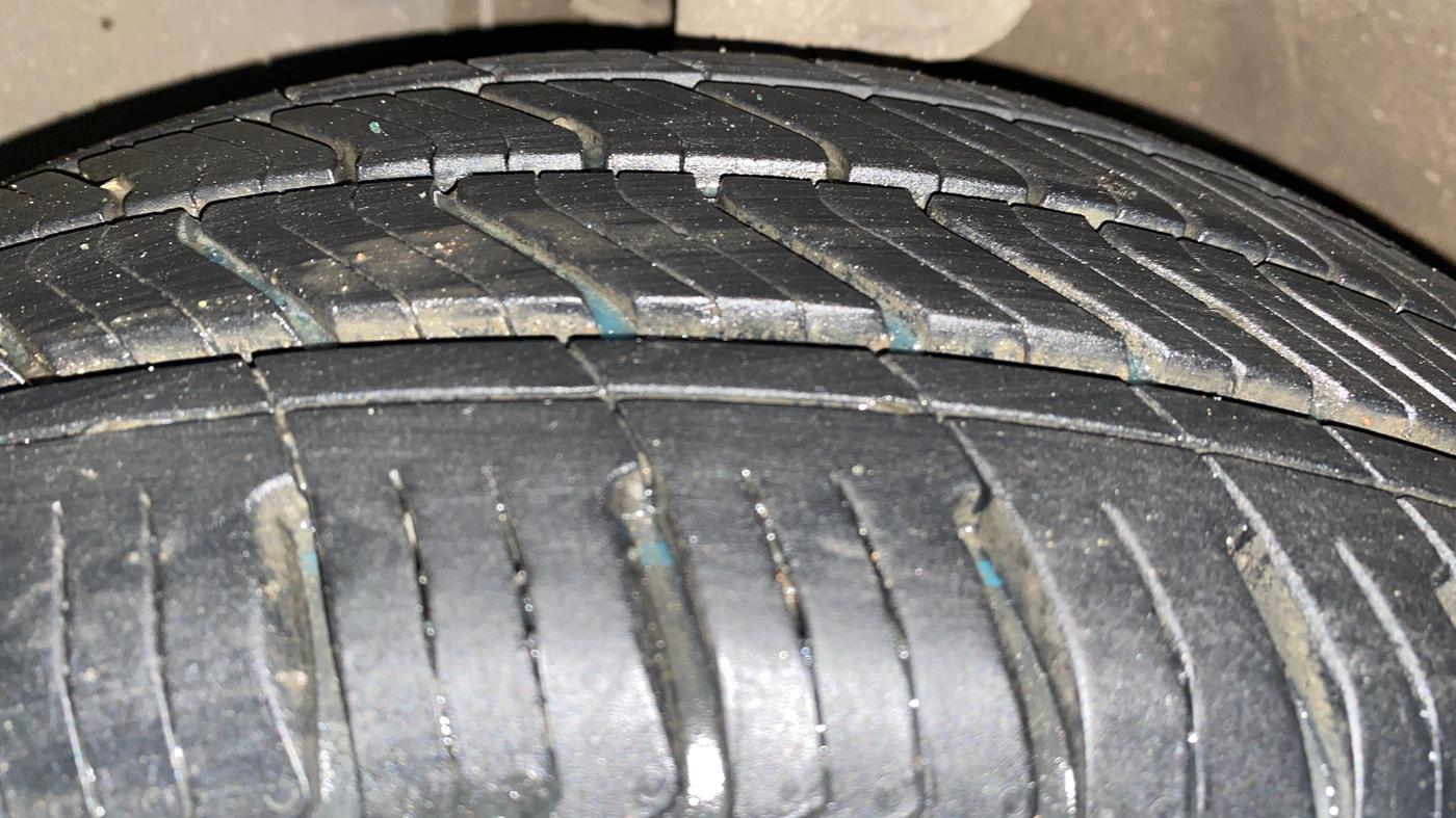 2016 Mahindra Kuv100 K4 6 STR, Petrol, Manual, 65,165 km, Left Front Tyre Tread