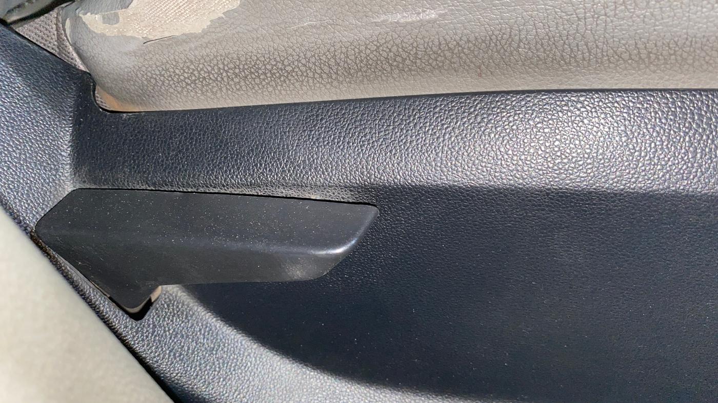 2016 Mahindra Kuv100 K4 6 STR, Petrol, Manual, 65,165 km, Driver Side Adjustment Panel