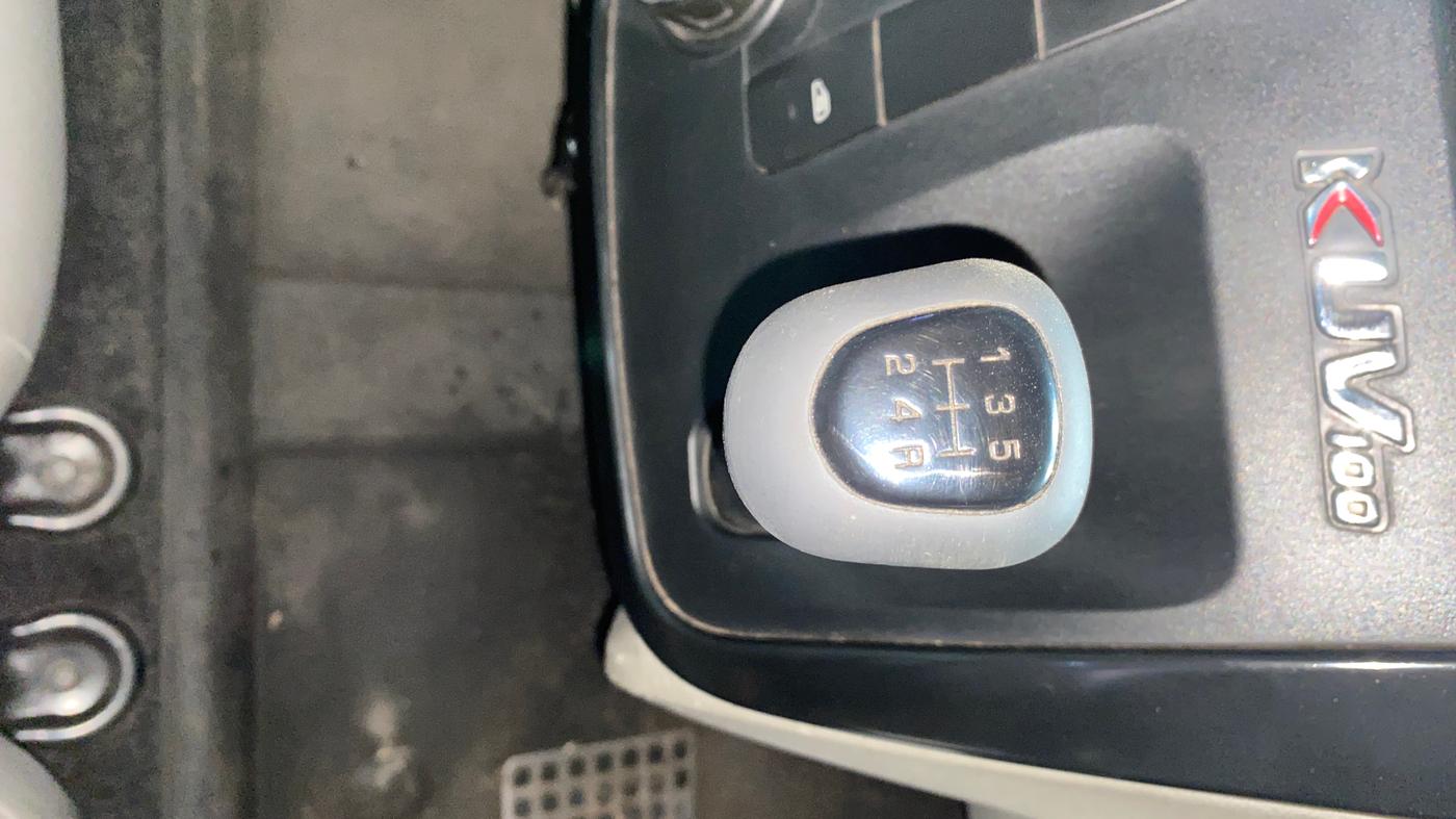 2016 Mahindra Kuv100 K4 6 STR, Petrol, Manual, 65,165 km, Gear Lever