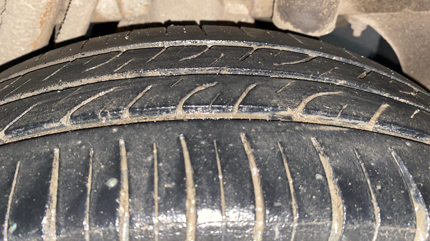 2016 Mahindra Kuv100 K4 6 STR, Petrol, Manual, 65,165 km, Left Rear Tyre Tread