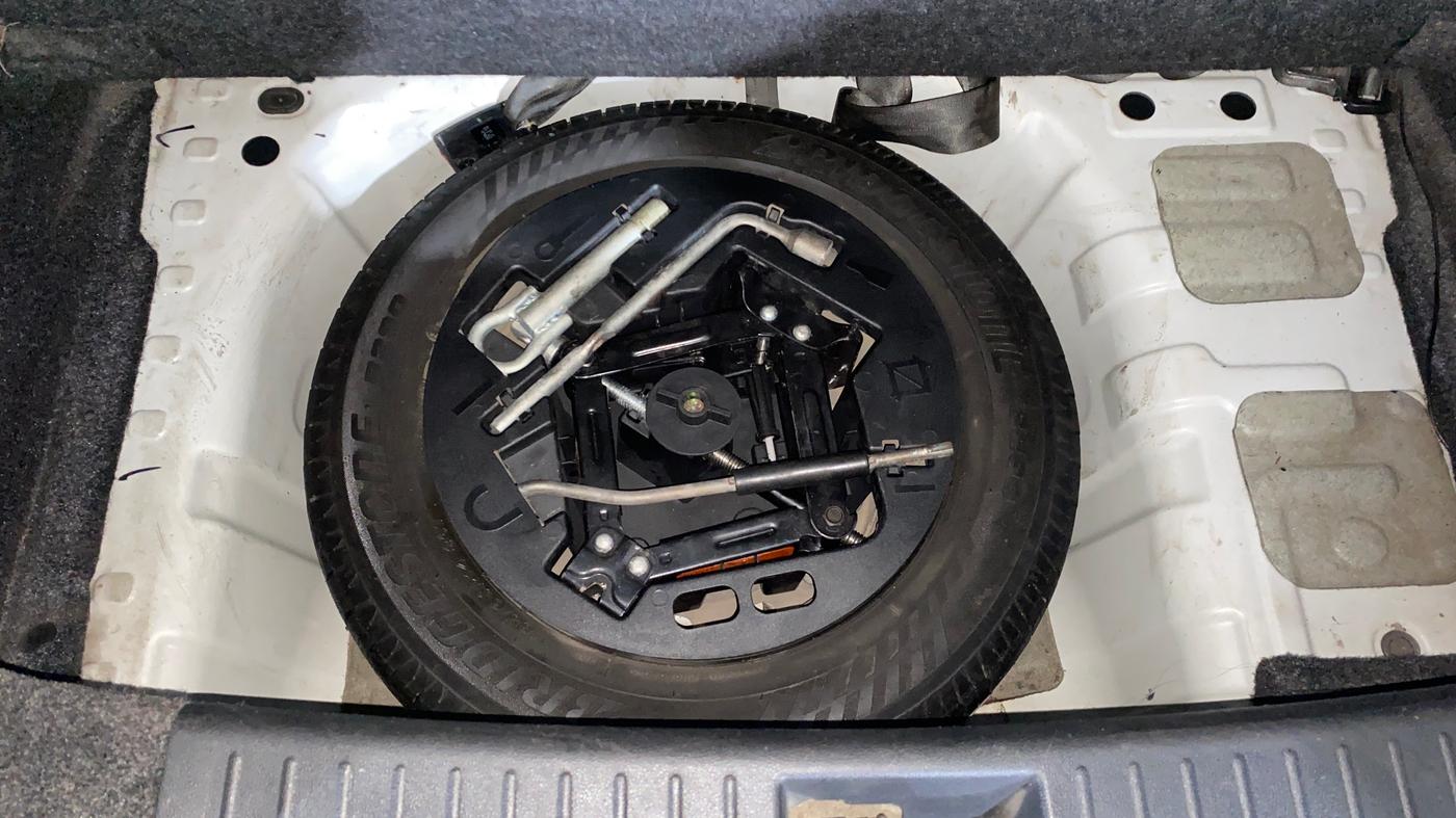 2016 Mahindra Kuv100 K4 6 STR, Petrol, Manual, 65,165 km, Spare Tyre